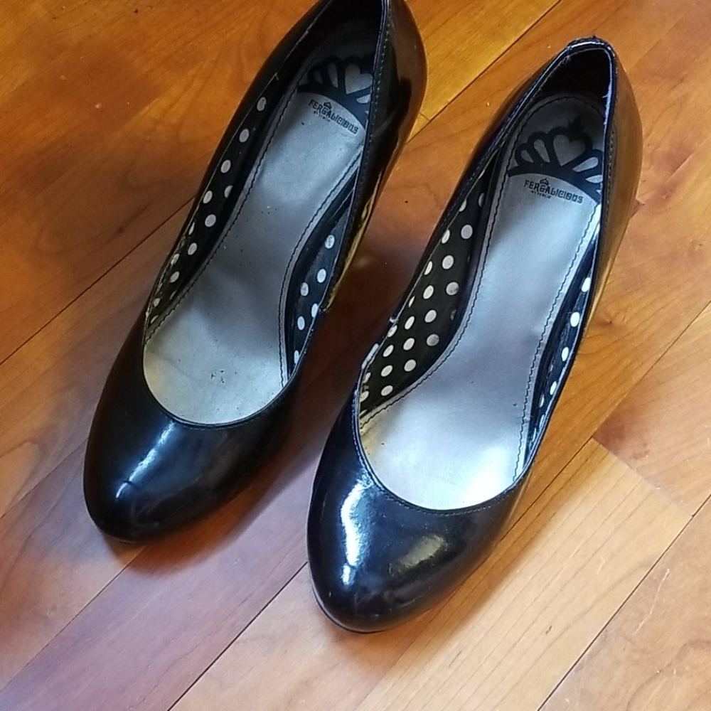 Ladies Fergalicious 9.5 black heel